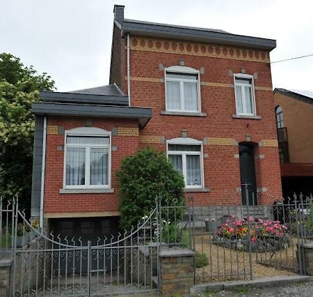 B&B Au Jardin Fleuri Marche-en-Famenne Kültér fotó