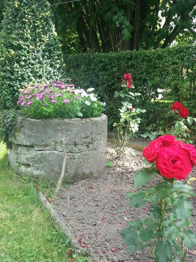 B&B Au Jardin Fleuri Marche-en-Famenne Kültér fotó