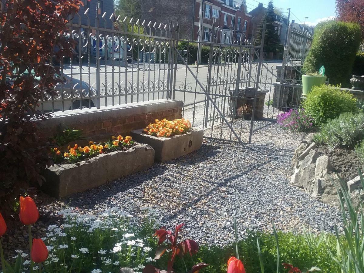 B&B Au Jardin Fleuri Marche-en-Famenne Kültér fotó