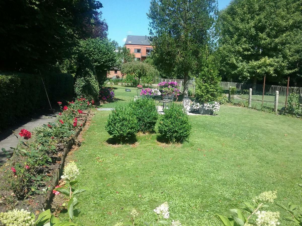 B&B Au Jardin Fleuri Marche-en-Famenne Kültér fotó