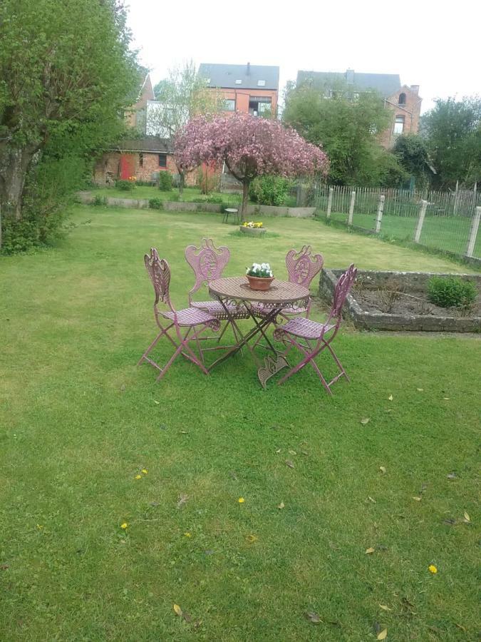 B&B Au Jardin Fleuri Marche-en-Famenne Kültér fotó