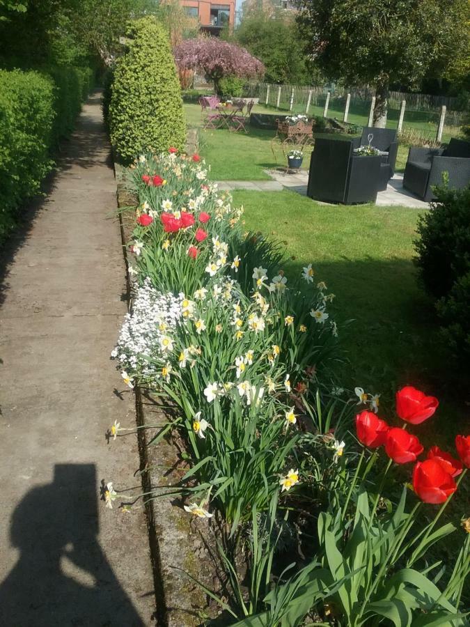 B&B Au Jardin Fleuri Marche-en-Famenne Kültér fotó
