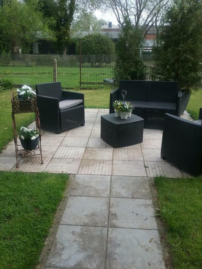 B&B Au Jardin Fleuri Marche-en-Famenne Kültér fotó