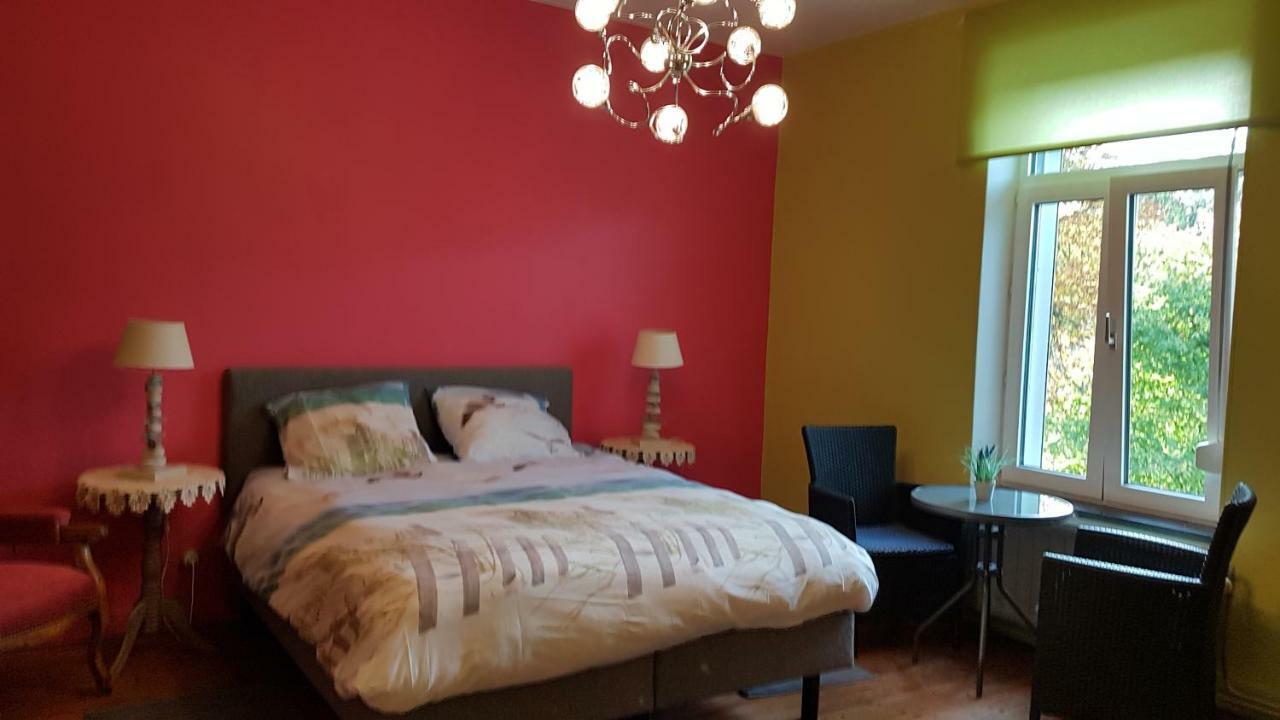 B&B Au Jardin Fleuri Marche-en-Famenne Kültér fotó