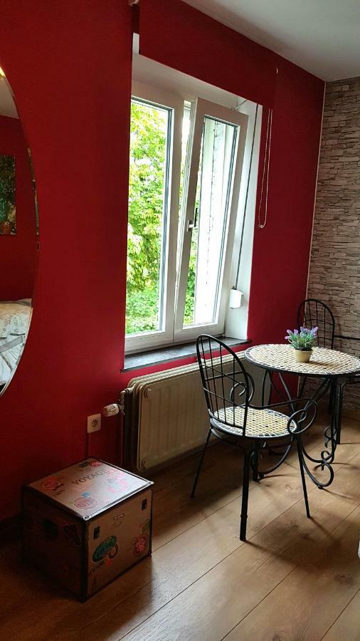 B&B Au Jardin Fleuri Marche-en-Famenne Kültér fotó