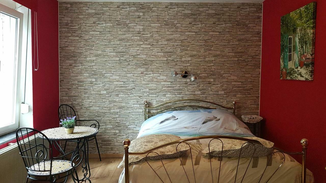 B&B Au Jardin Fleuri Marche-en-Famenne Kültér fotó